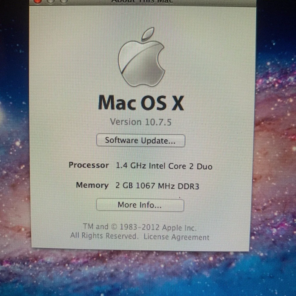 Apple MacBook Air MC505LL/A 1.40 GHz 2GB RAM 64GB SSD 11.6